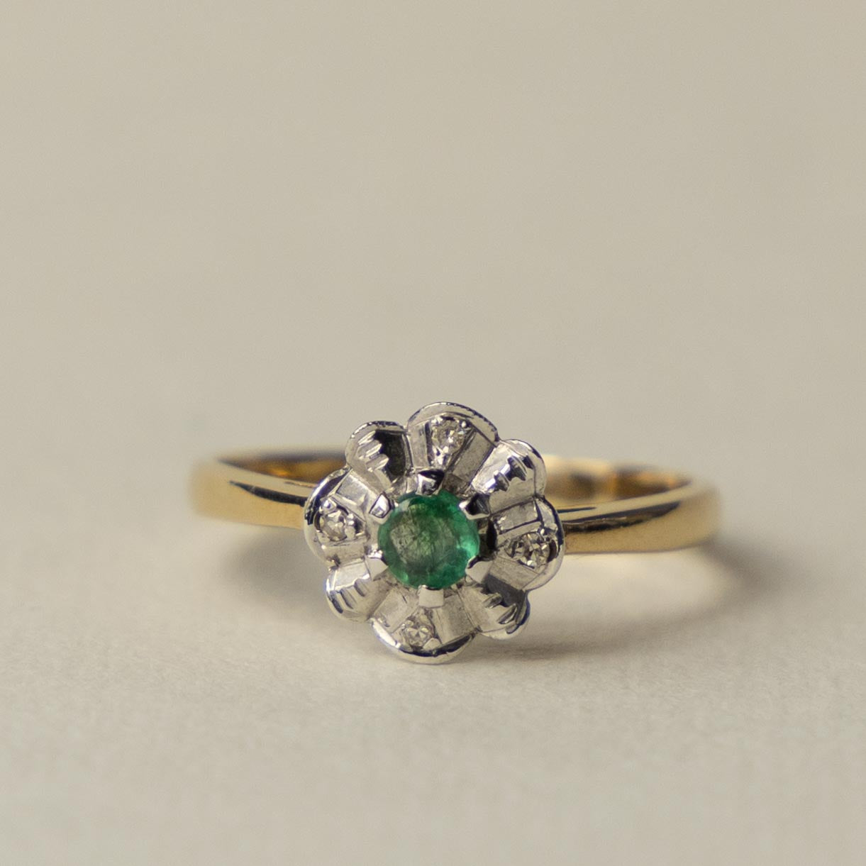9ct emerald & diamond flower cluster ring