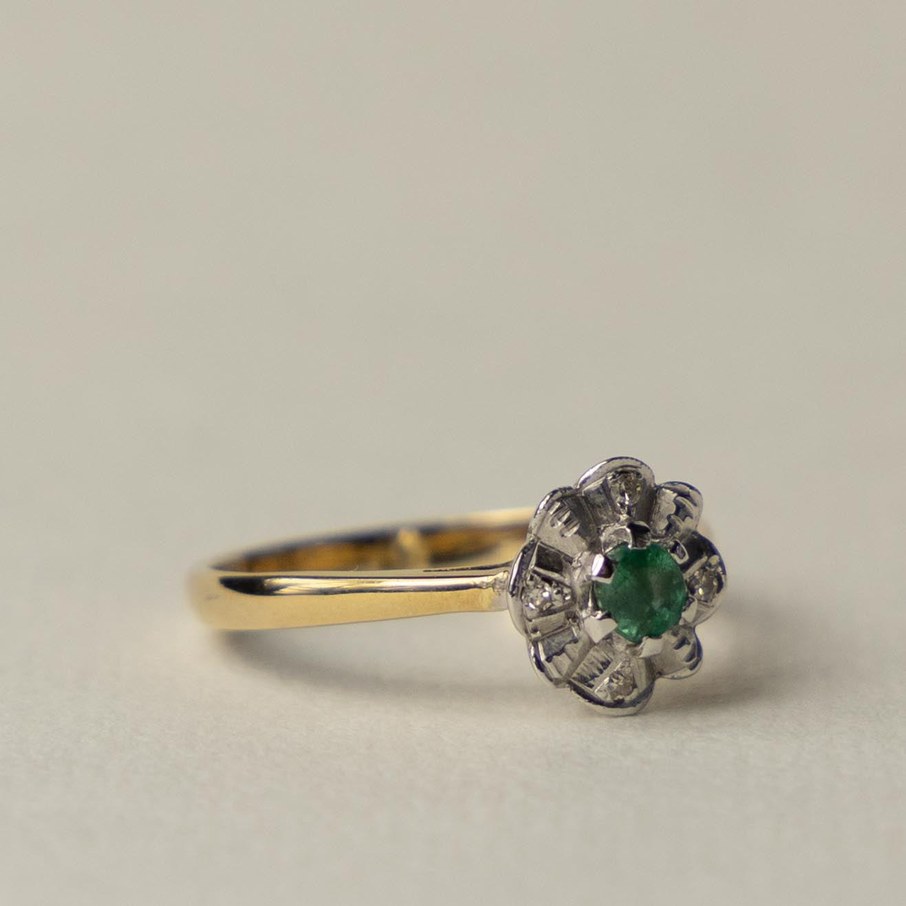 9ct emerald & diamond flower cluster ring