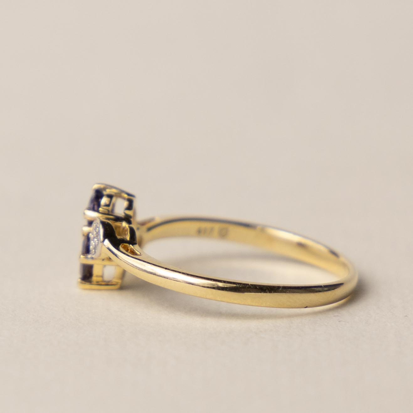 9ct amethist & diamond ring