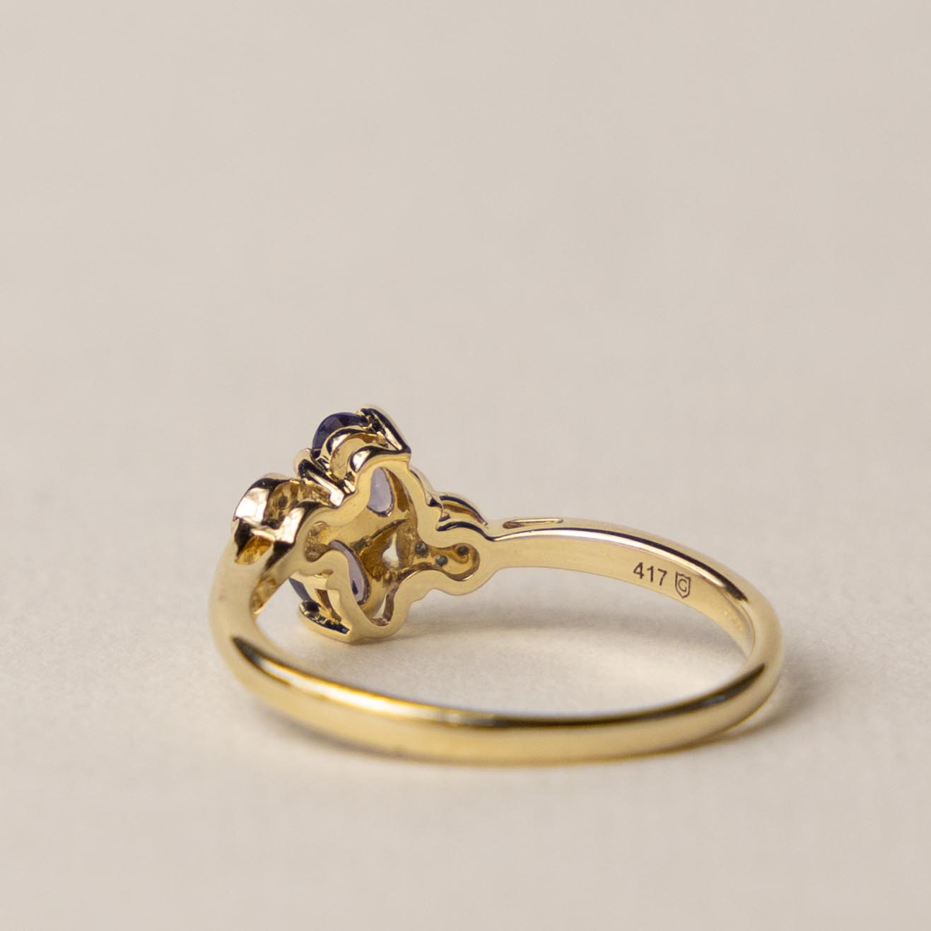 9ct amethist & diamond ring