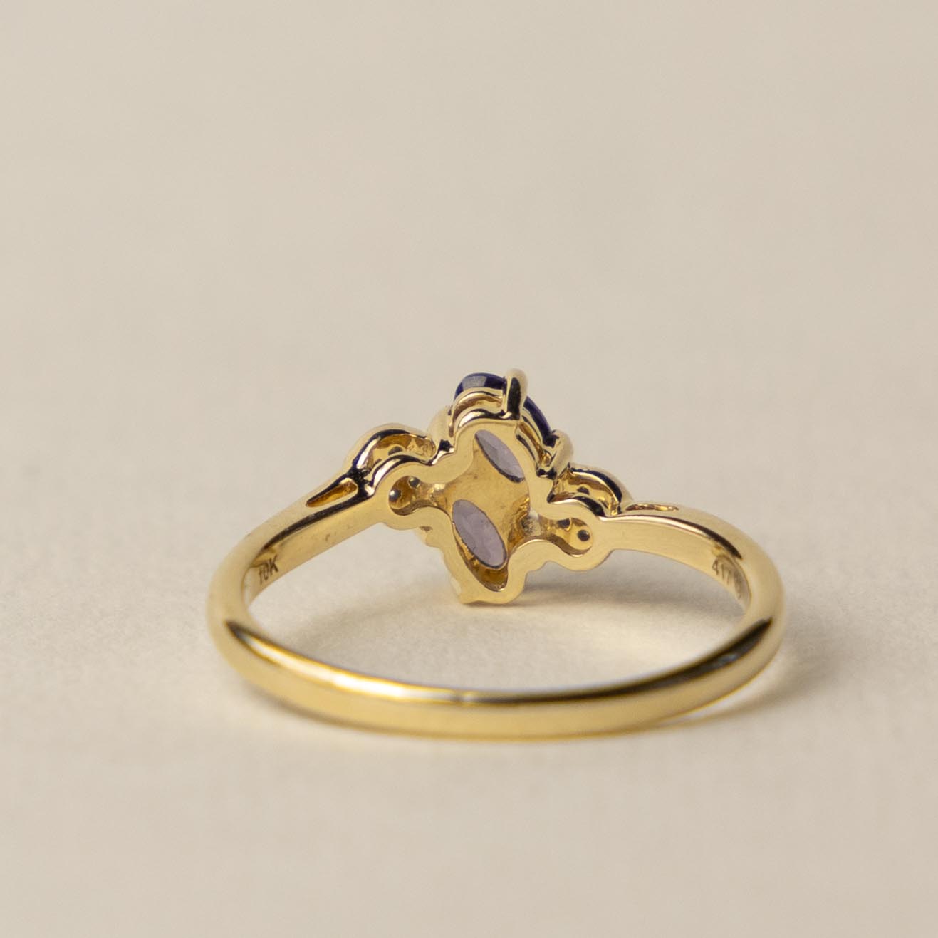 9ct amethist & diamond ring