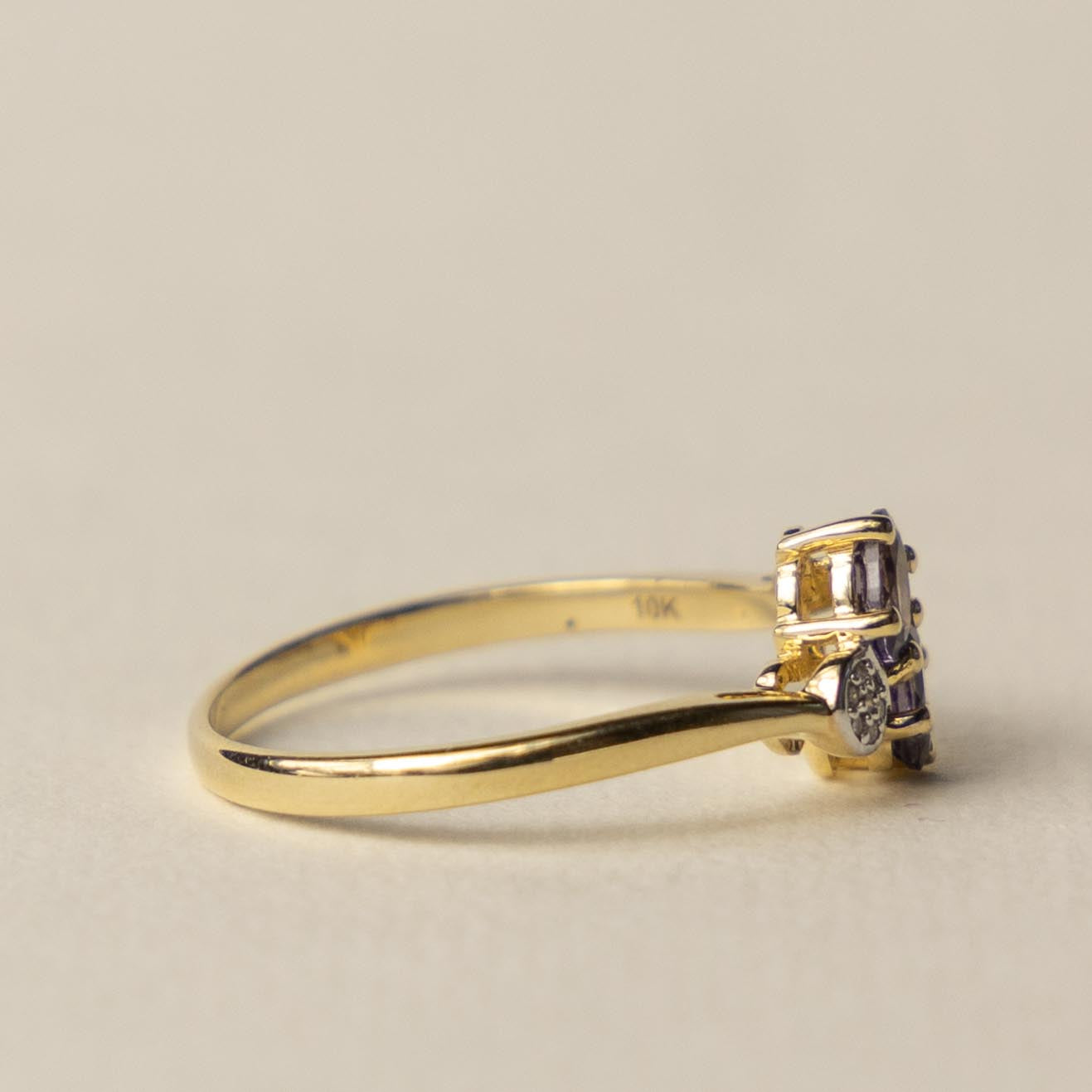 9ct amethist & diamond ring
