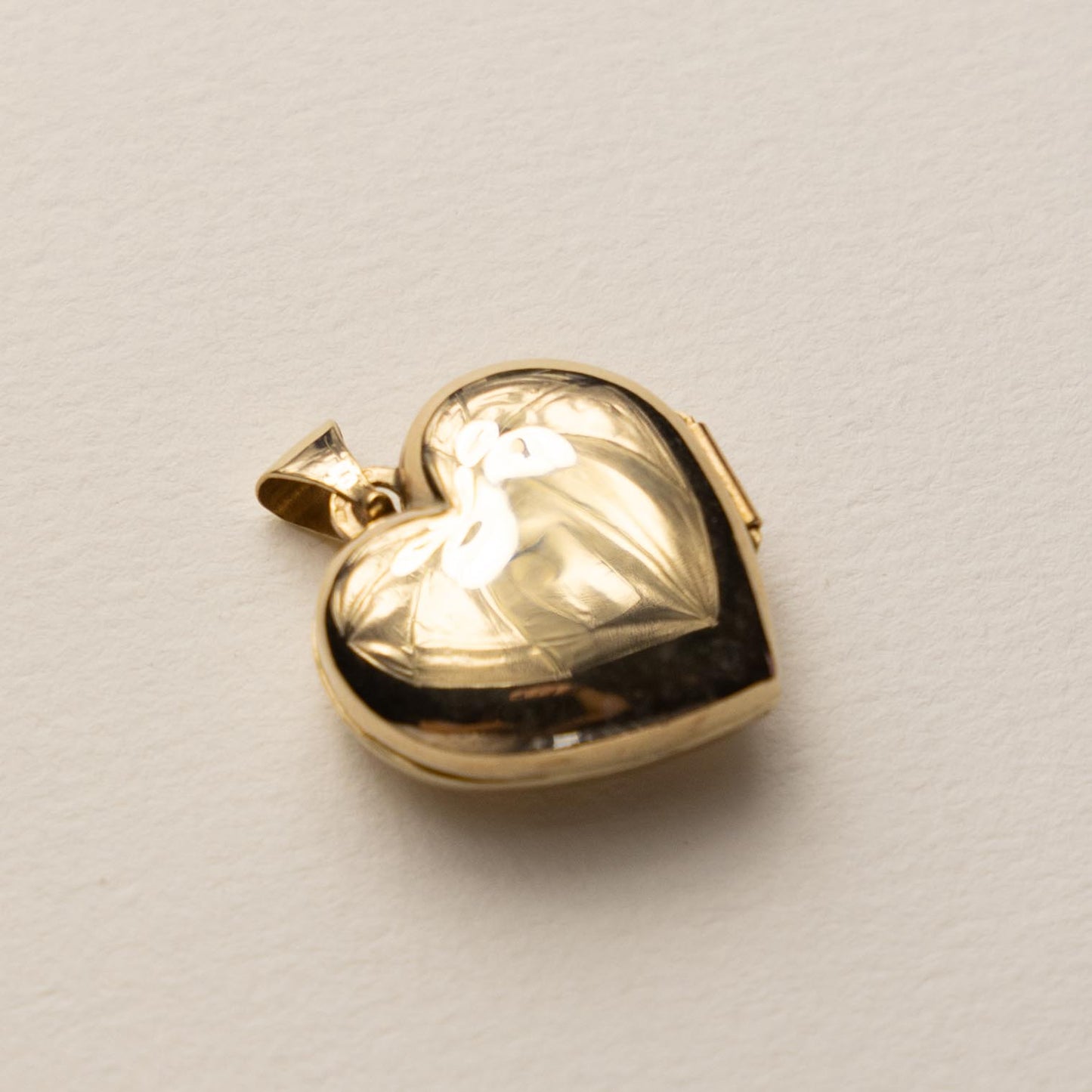 9ct diamond heart locket medaillon