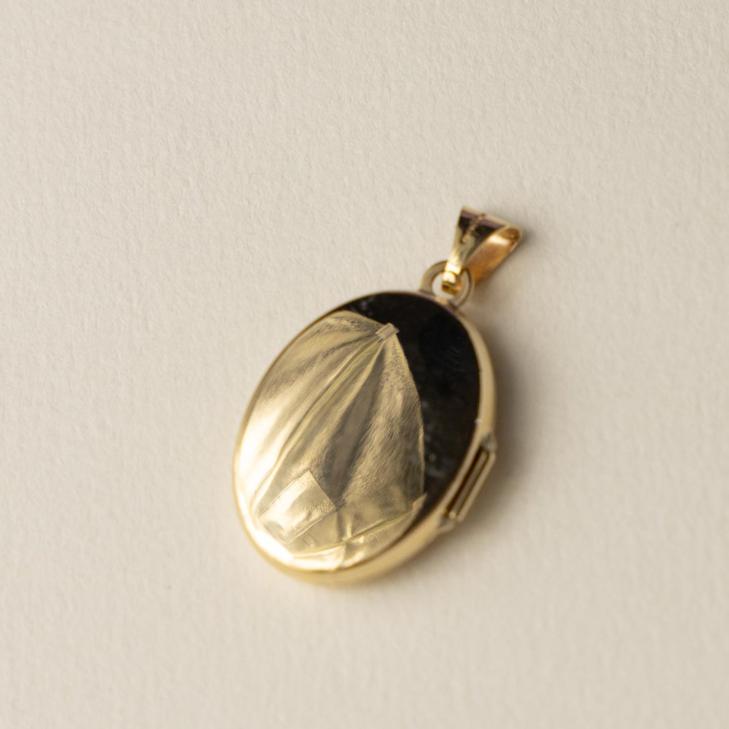 9ct floral locket medaillon