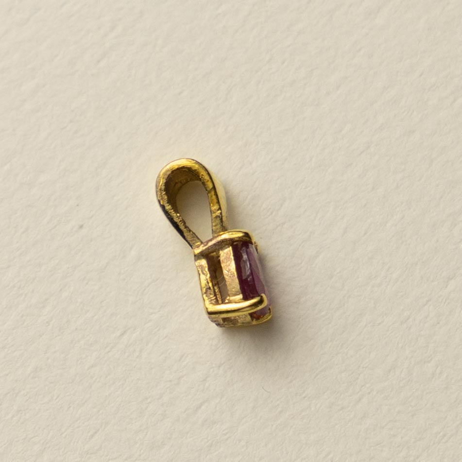 9ct pink sapphire pendant