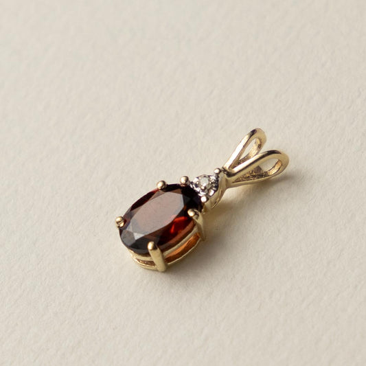 9ct garnet & diamond pendant