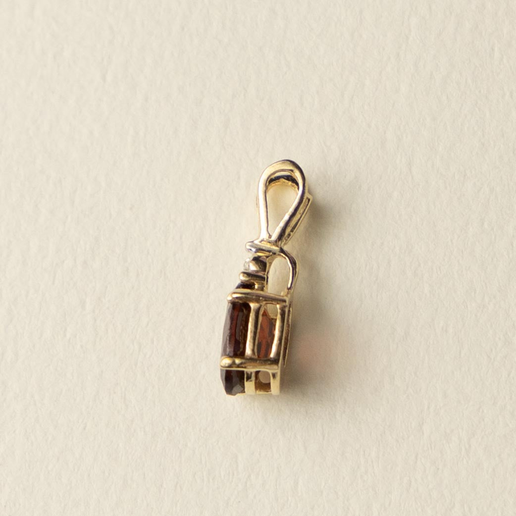 9ct garnet & diamond pendant