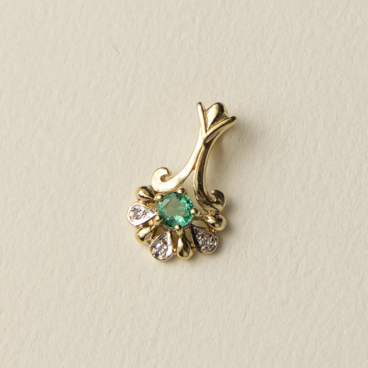 9ct emerald & diamond pendant