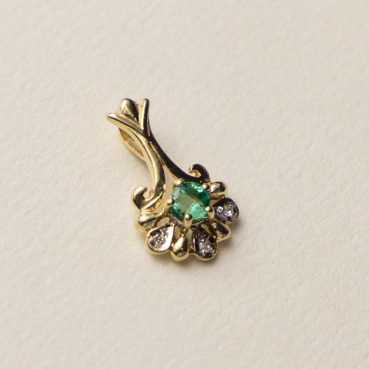 9ct emerald & diamond pendant
