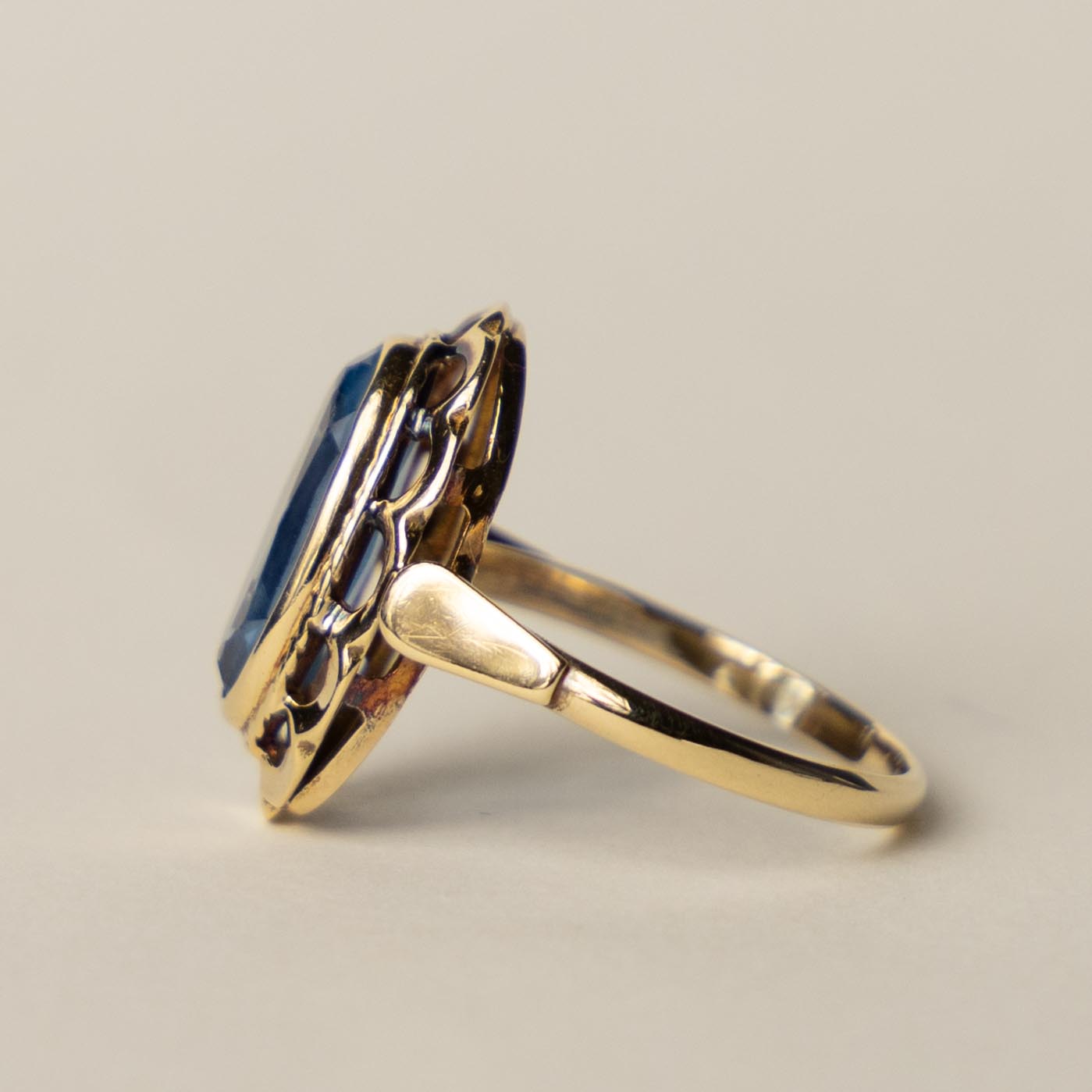 14ct spinel ring