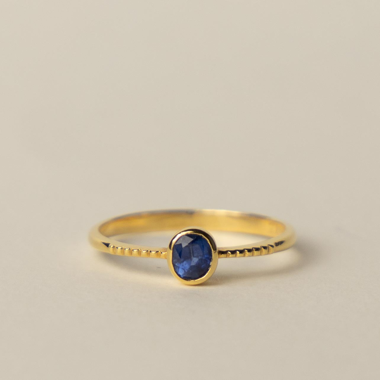 18ct sapphire solitaire