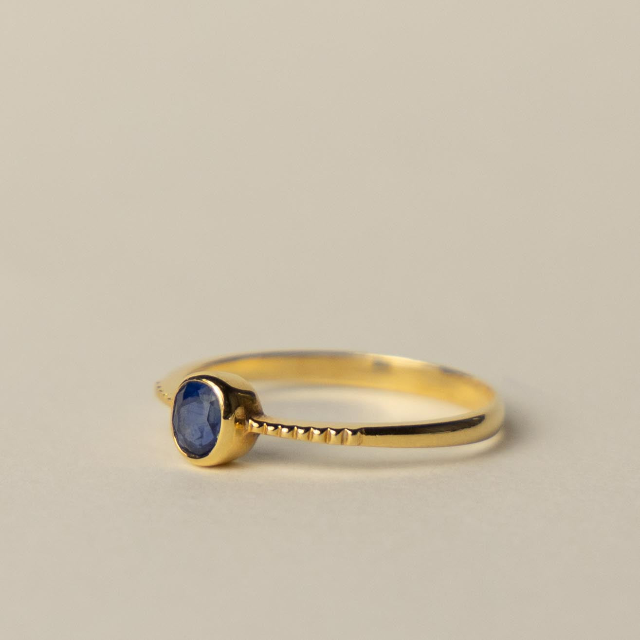 18ct sapphire solitaire