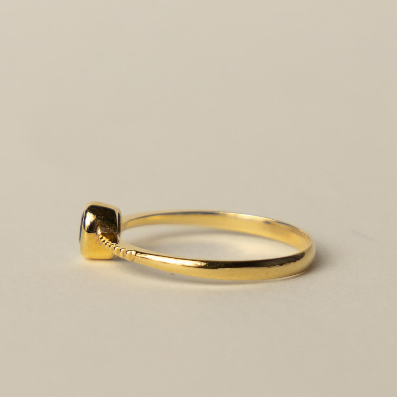 18ct sapphire solitaire
