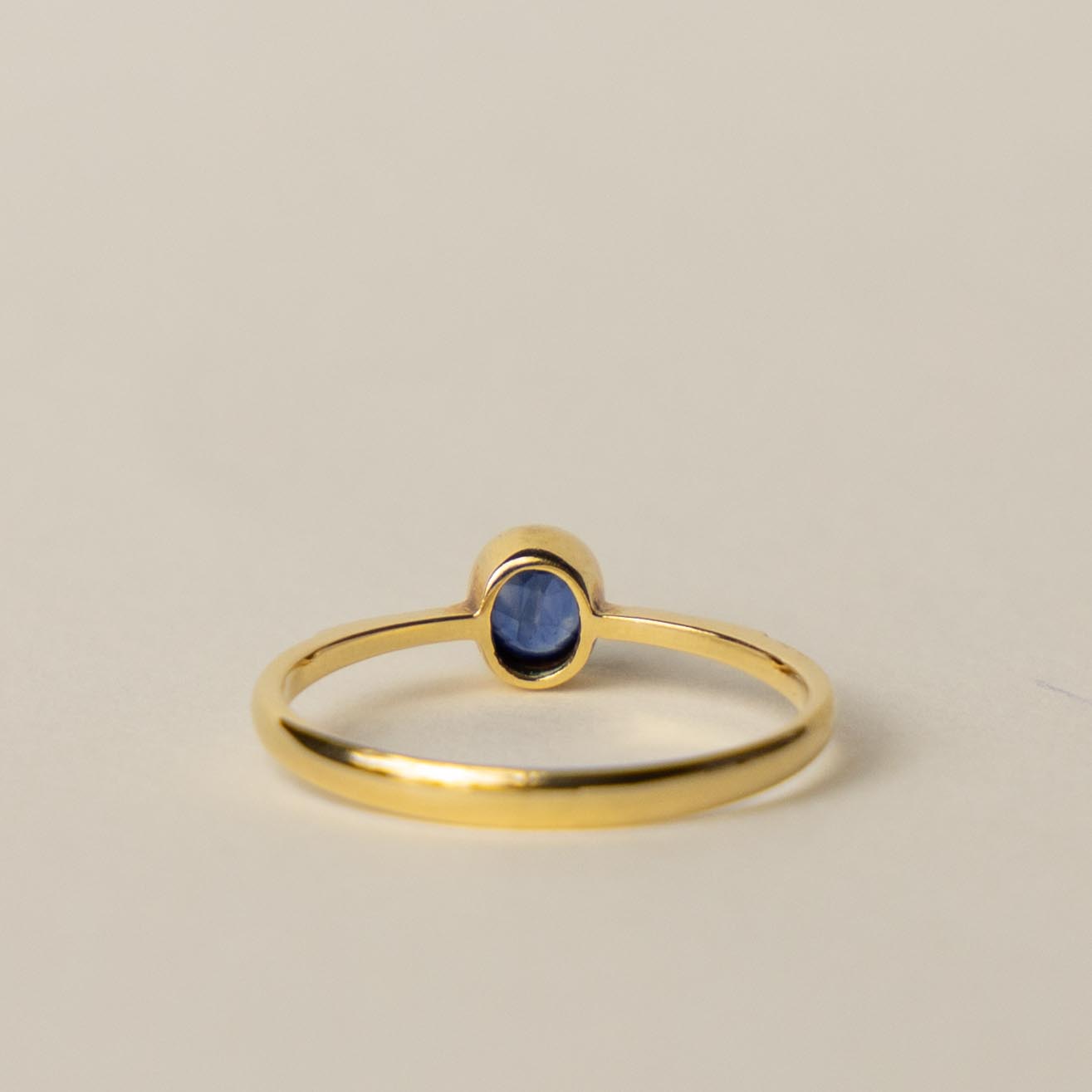 18ct sapphire solitaire