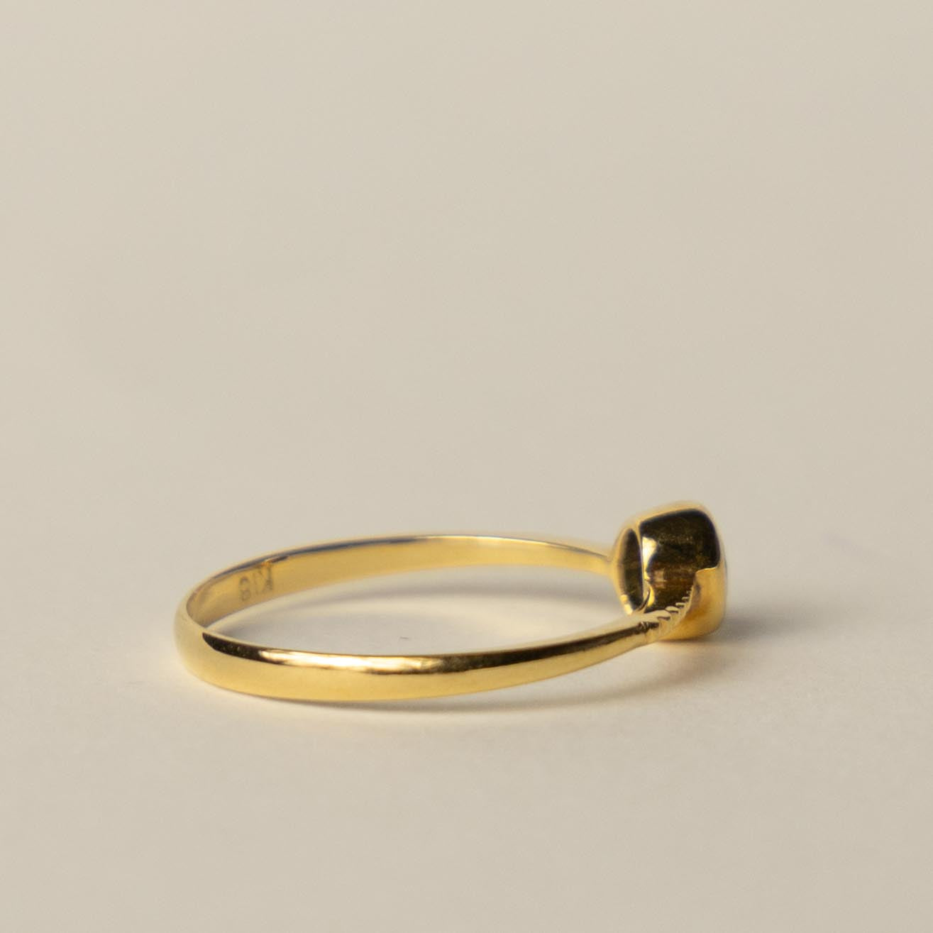 18ct sapphire solitaire
