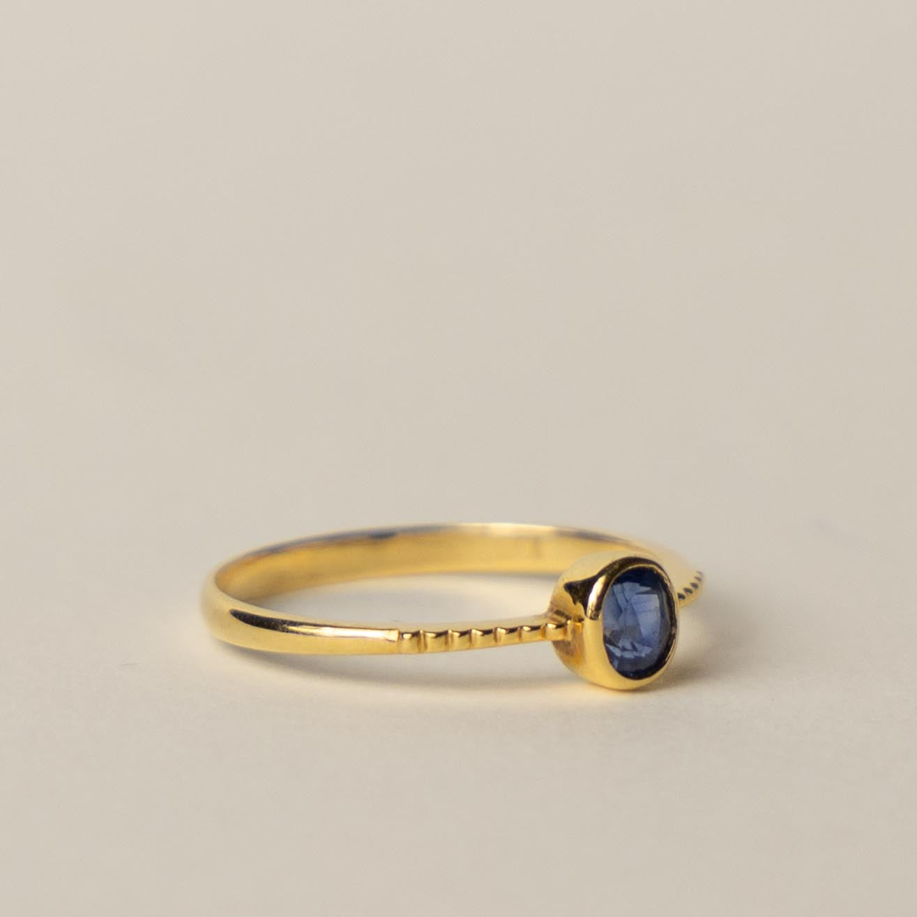 18ct sapphire solitaire