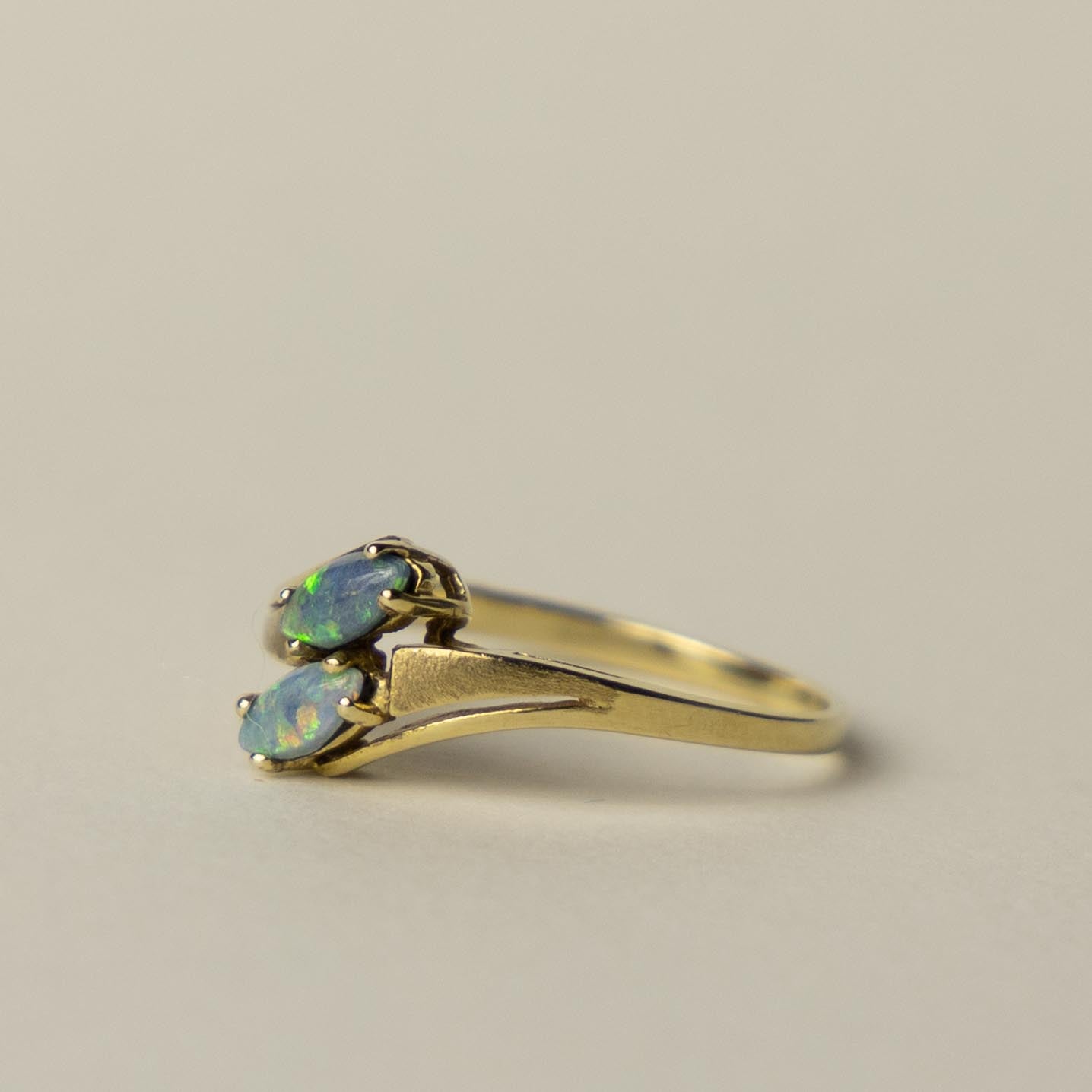 8ct opal twist ring