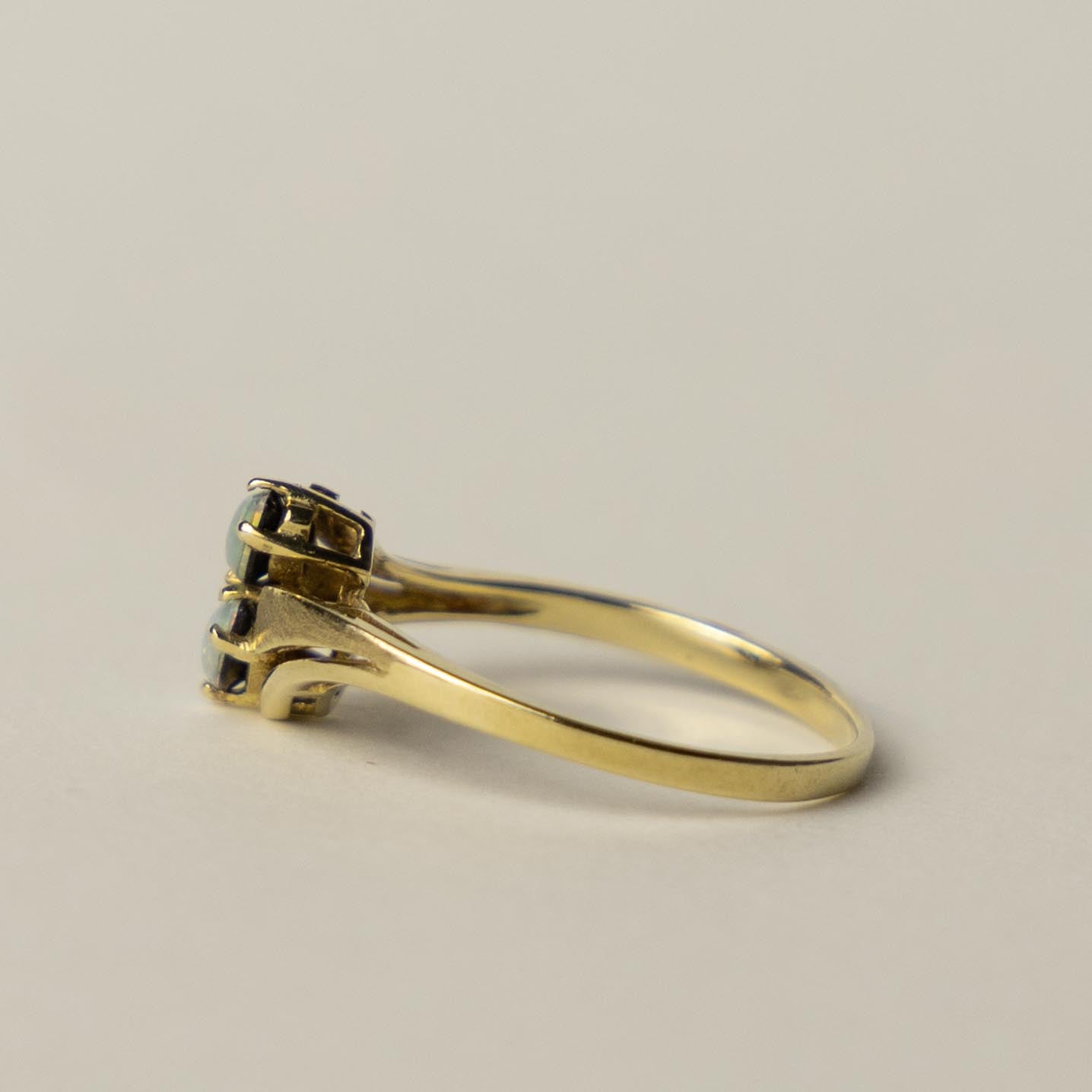8ct opal twist ring