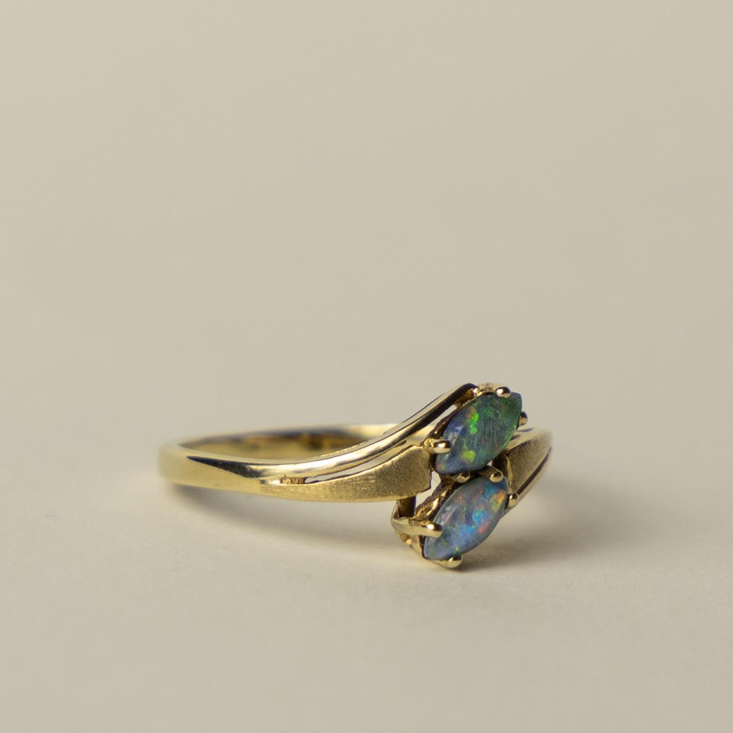 8ct opal twist ring