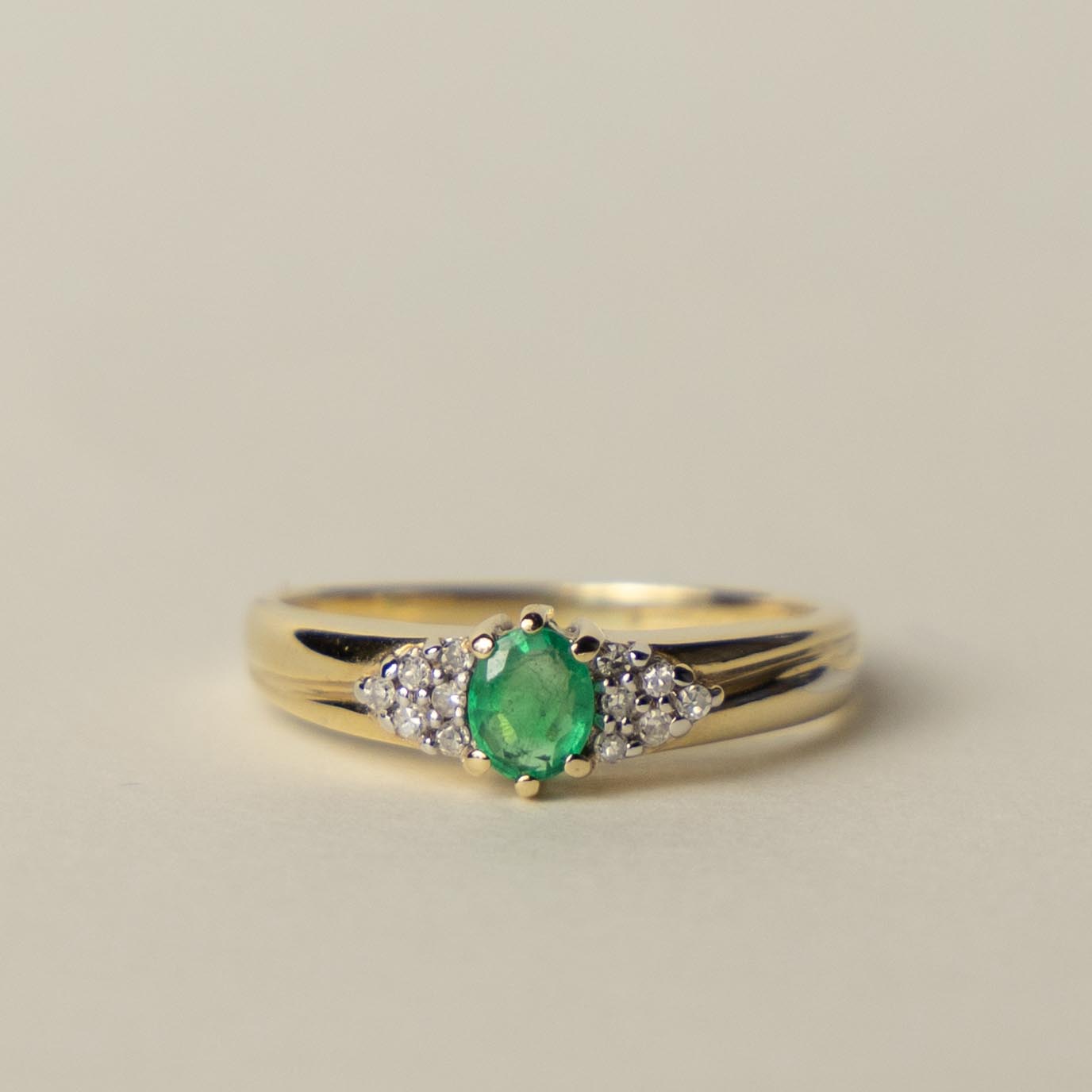 9ct emerald & diamond