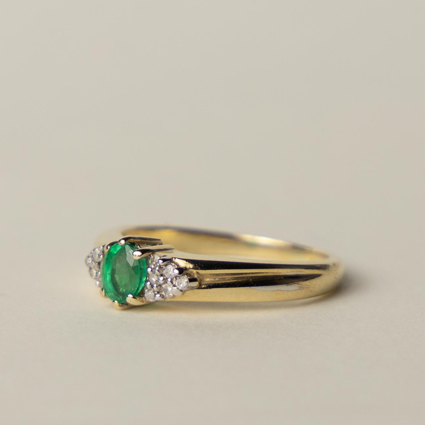 9ct emerald & diamond