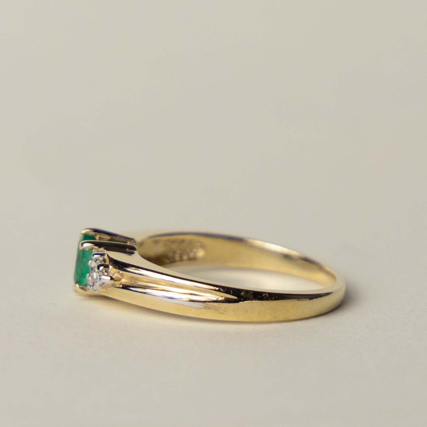9ct emerald & diamond