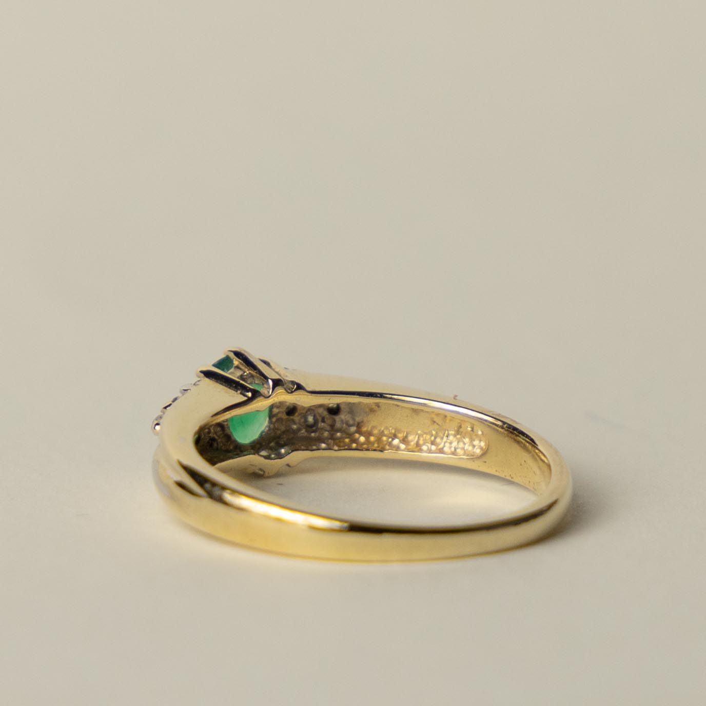 9ct emerald & diamond