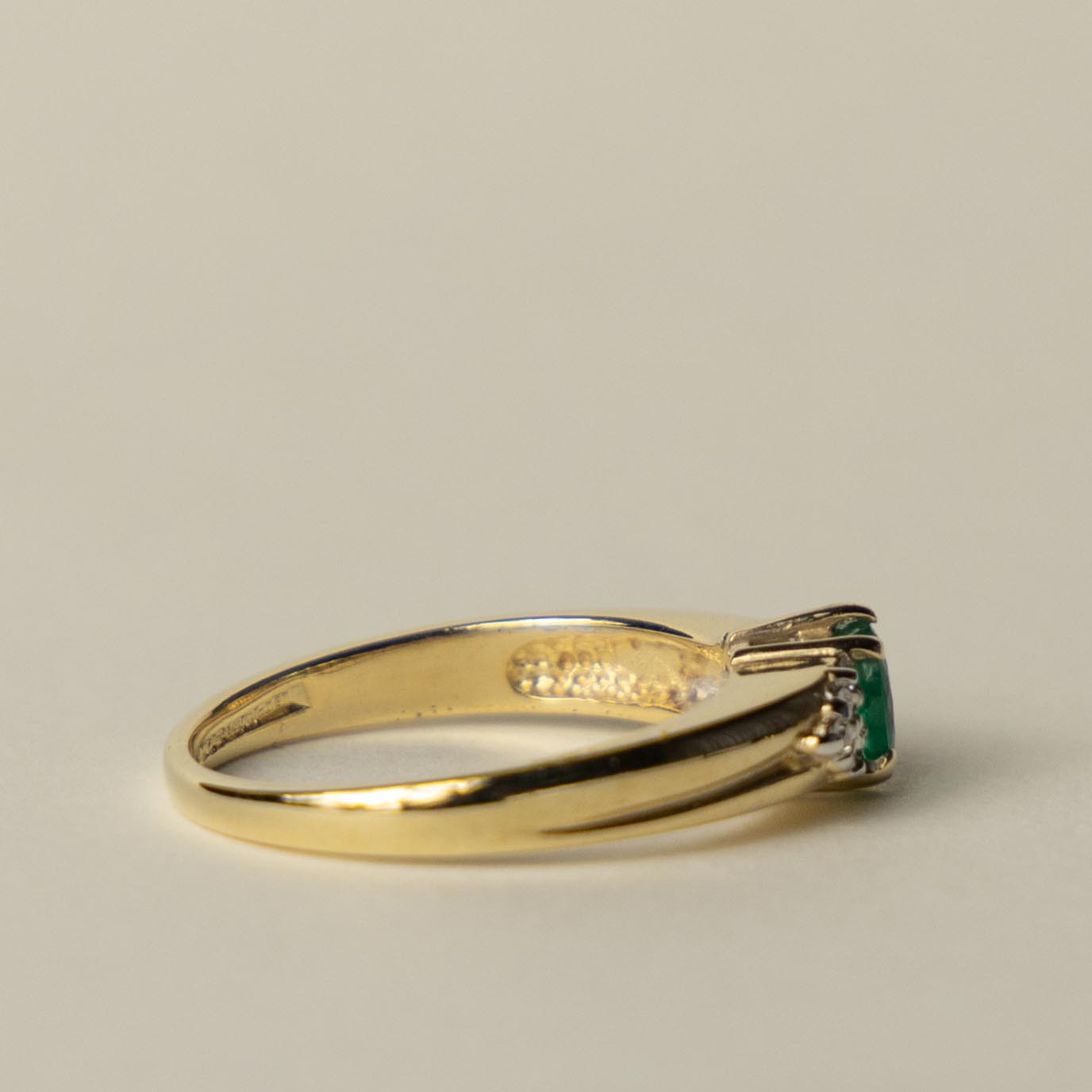 9ct emerald & diamond