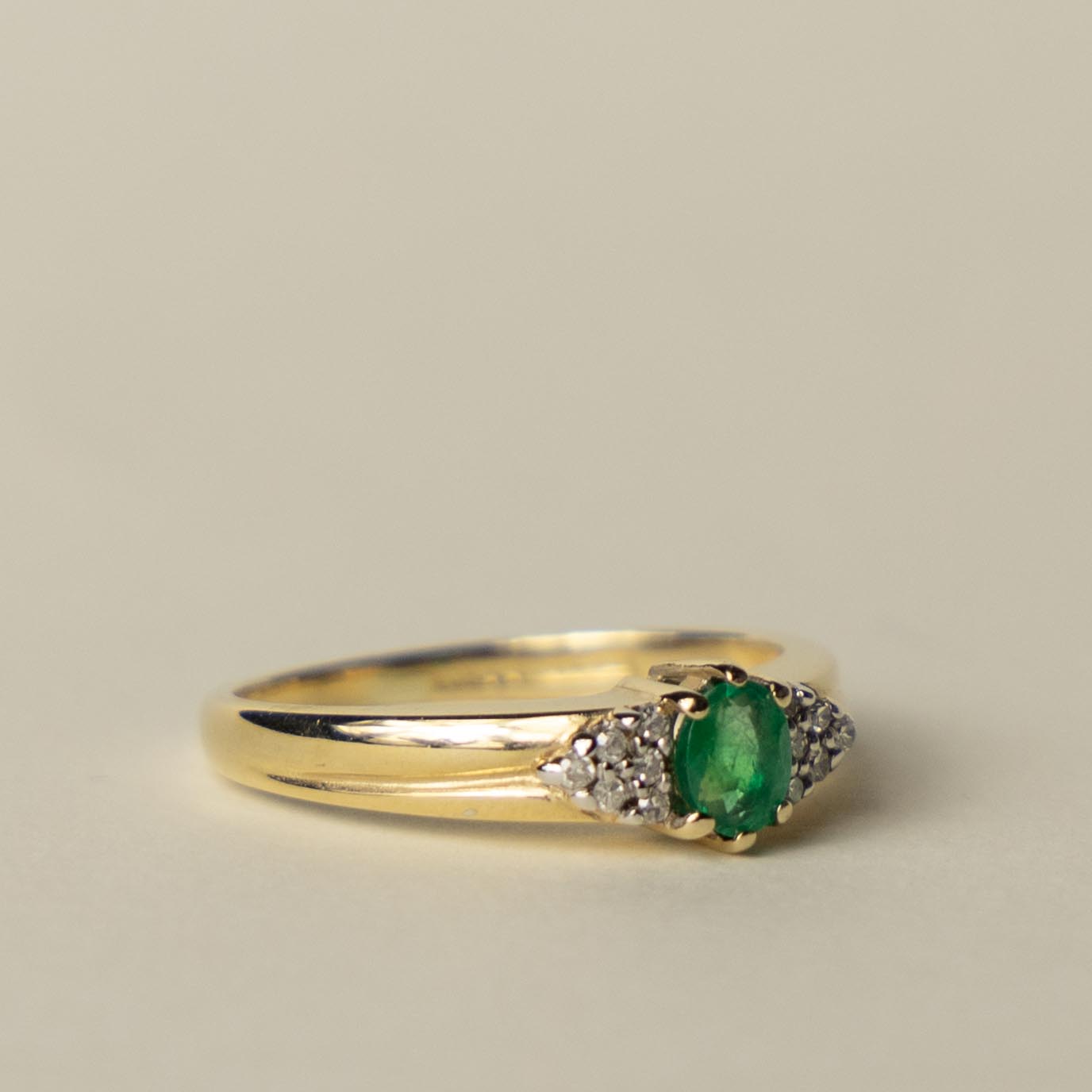 9ct emerald & diamond