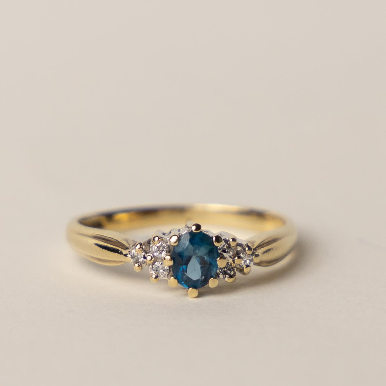 9ct topaz & diamond