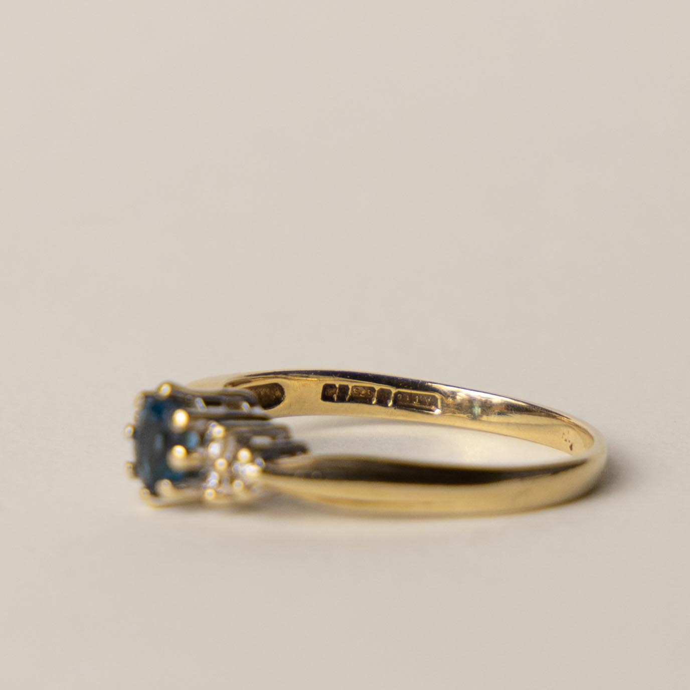 9ct topaz & diamond
