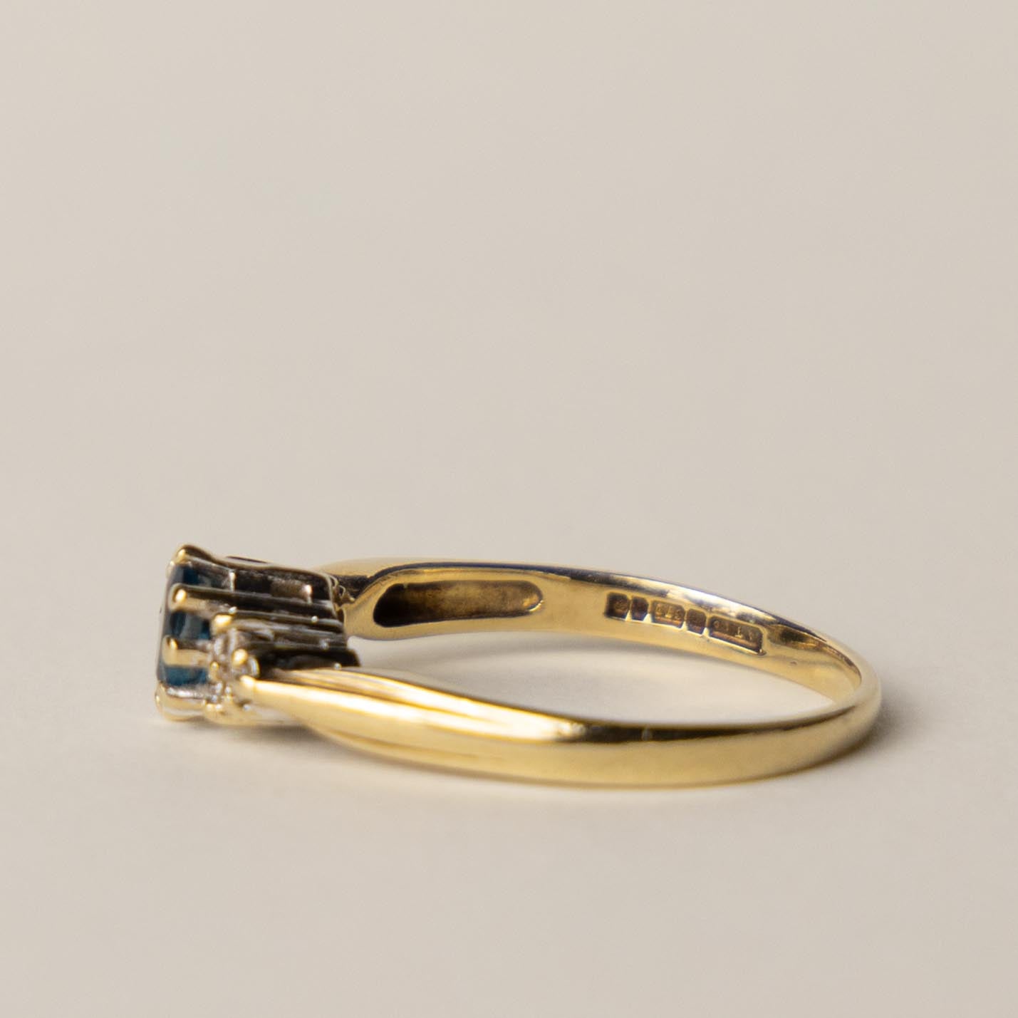 9ct topaz & diamond