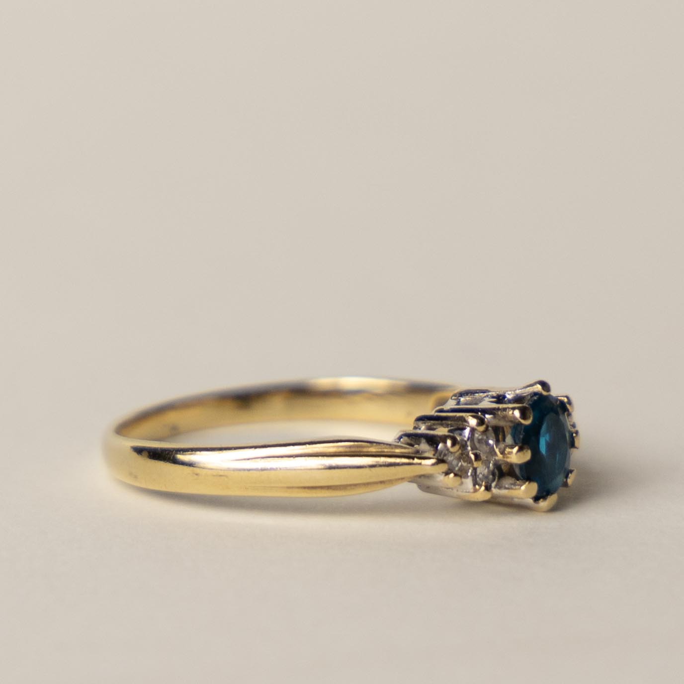 9ct topaz & diamond