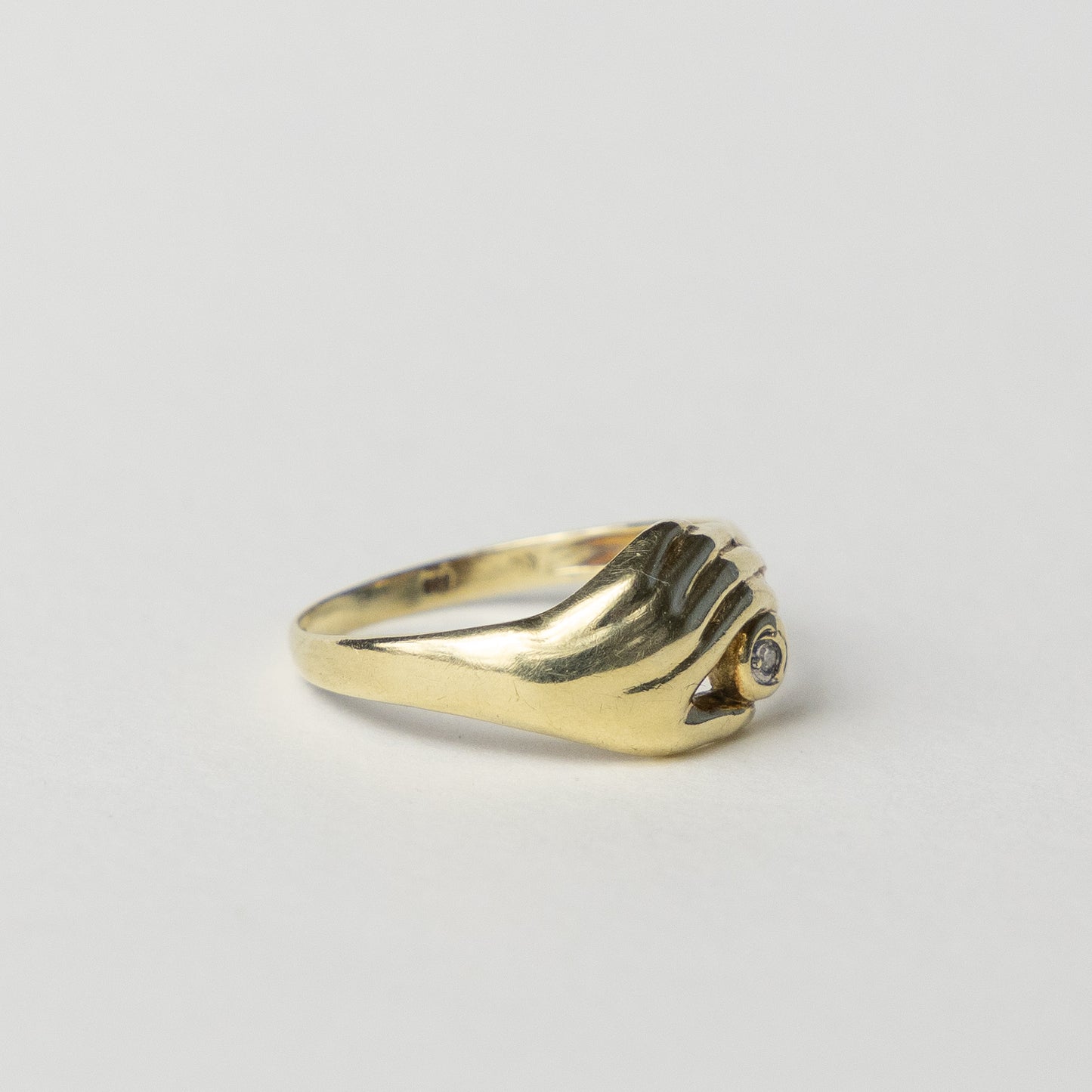 14 carat gold hand ring with diamond