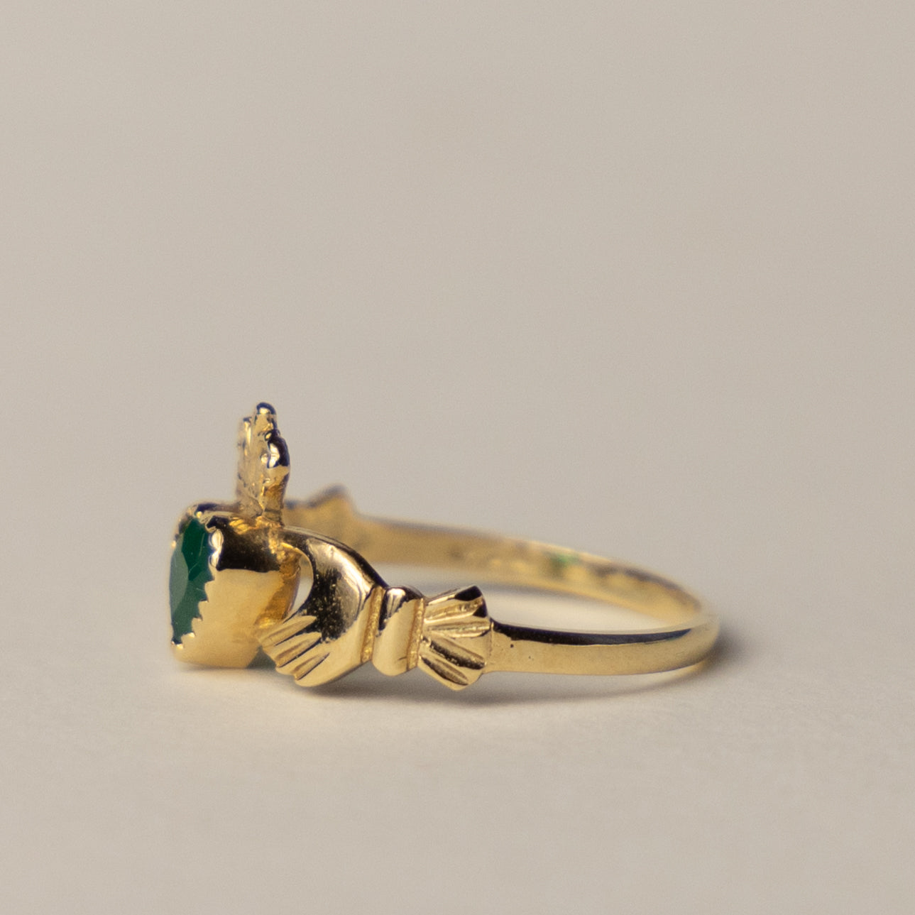 9ct gold claddagh emerald ring