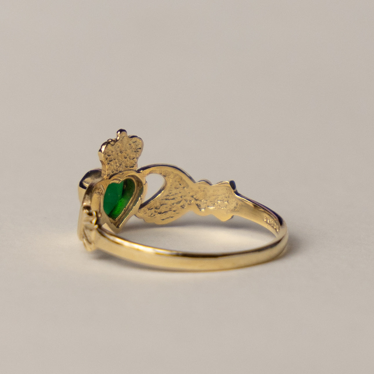 9ct gold claddagh emerald ring