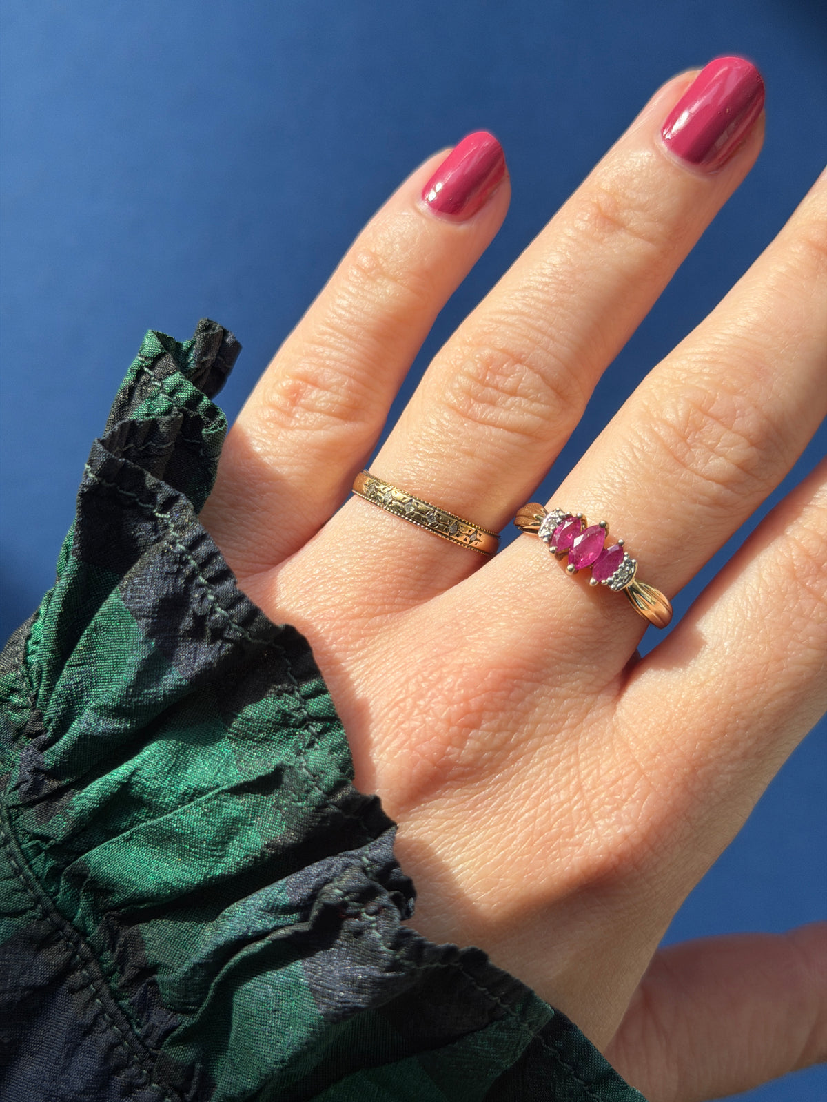 9ct starburst diamond row ring