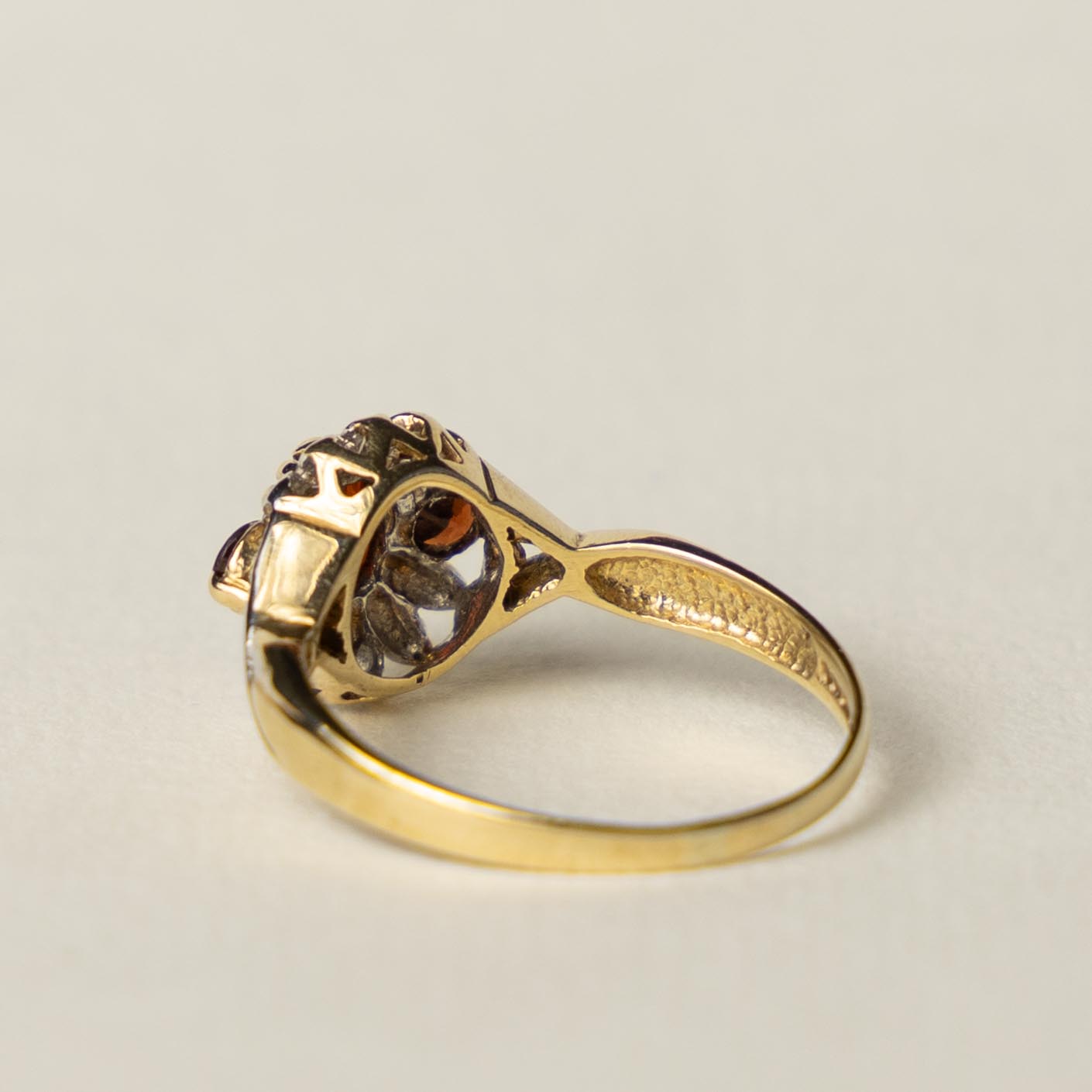 9ct garnet & diamond ring