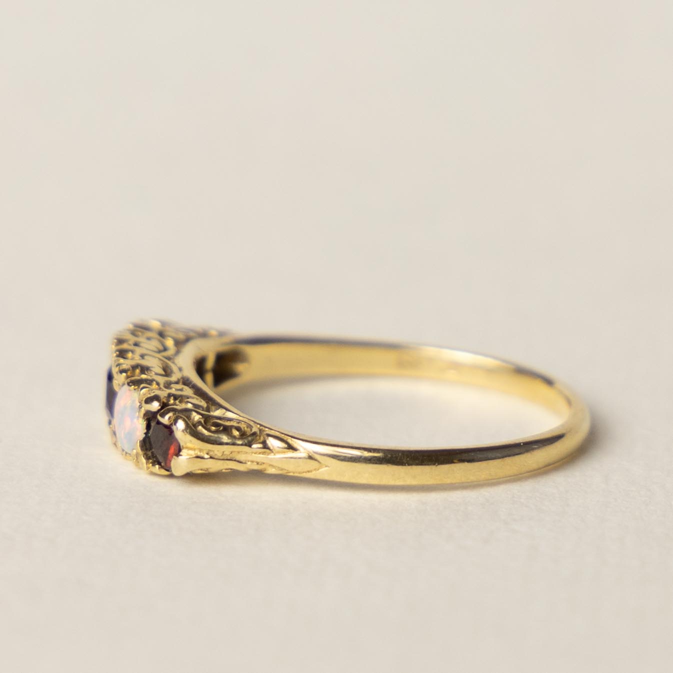 9ct opal & garnet boat