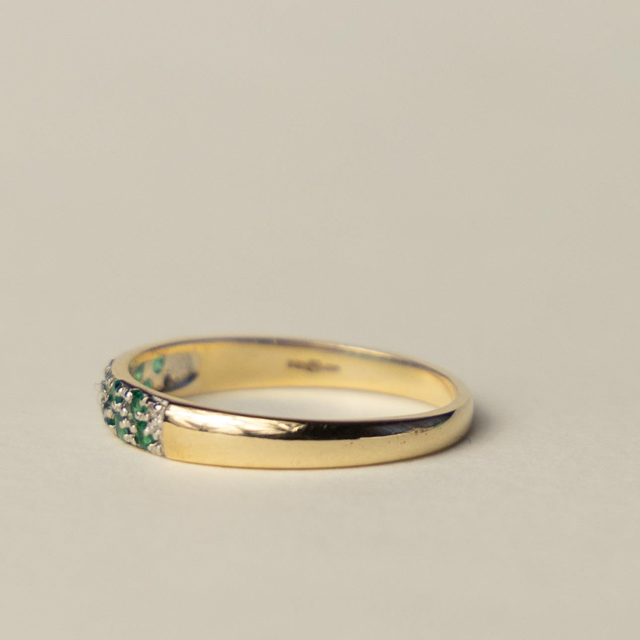 9ct emerald & diamond band ring