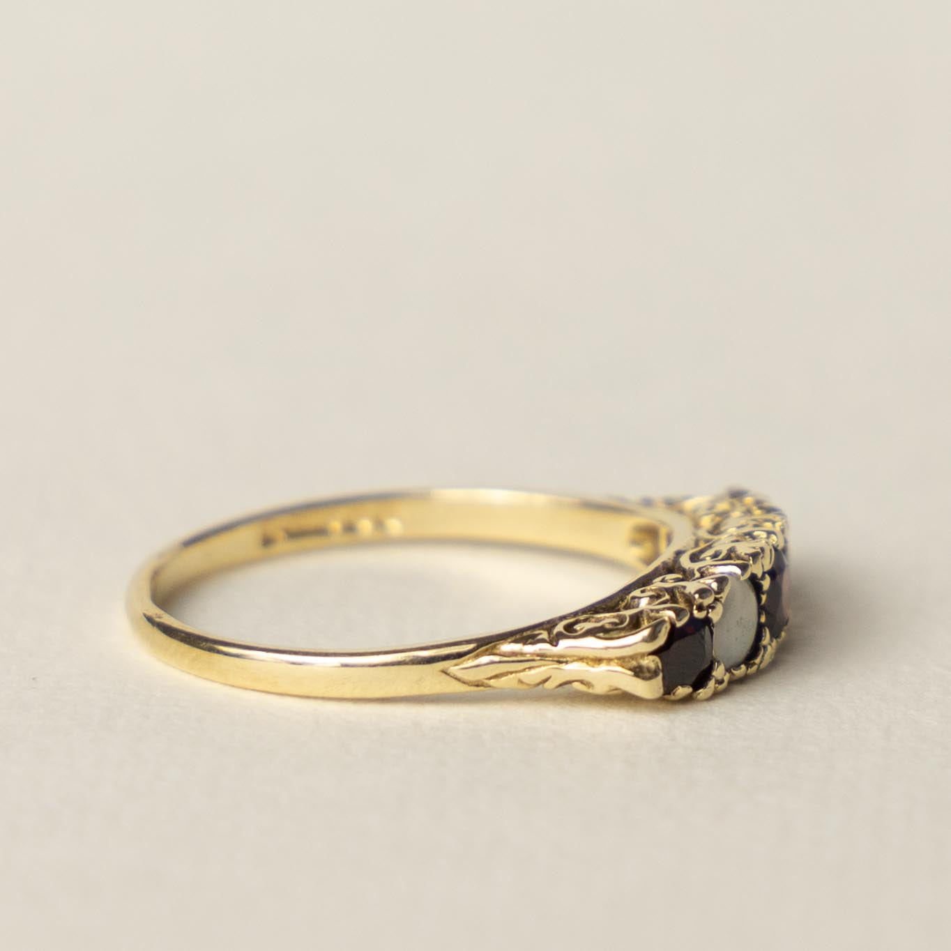 9ct opal & garnet boat