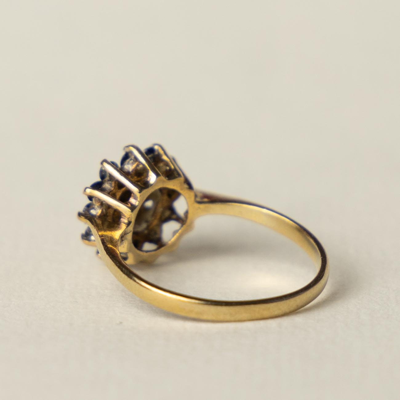 9ct sapphire diamond cluster