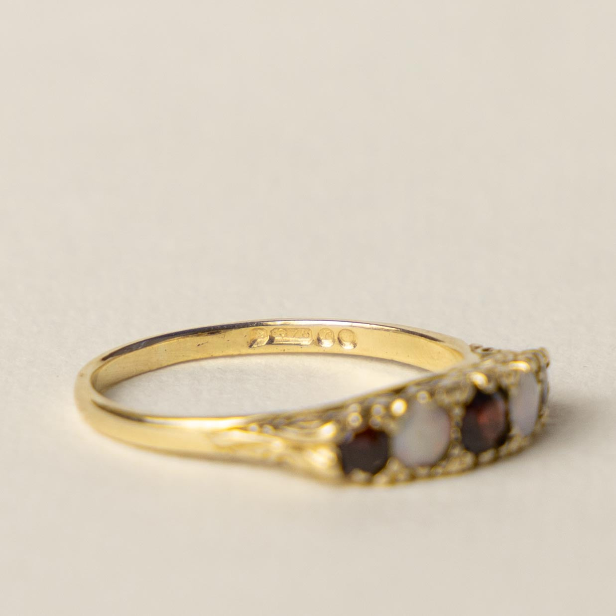 9ct opal & garnet boat