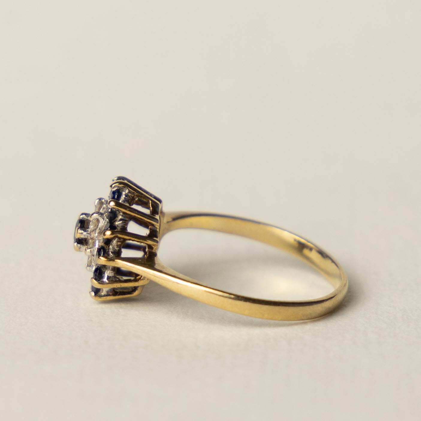 9ct sapphire diamond cluster