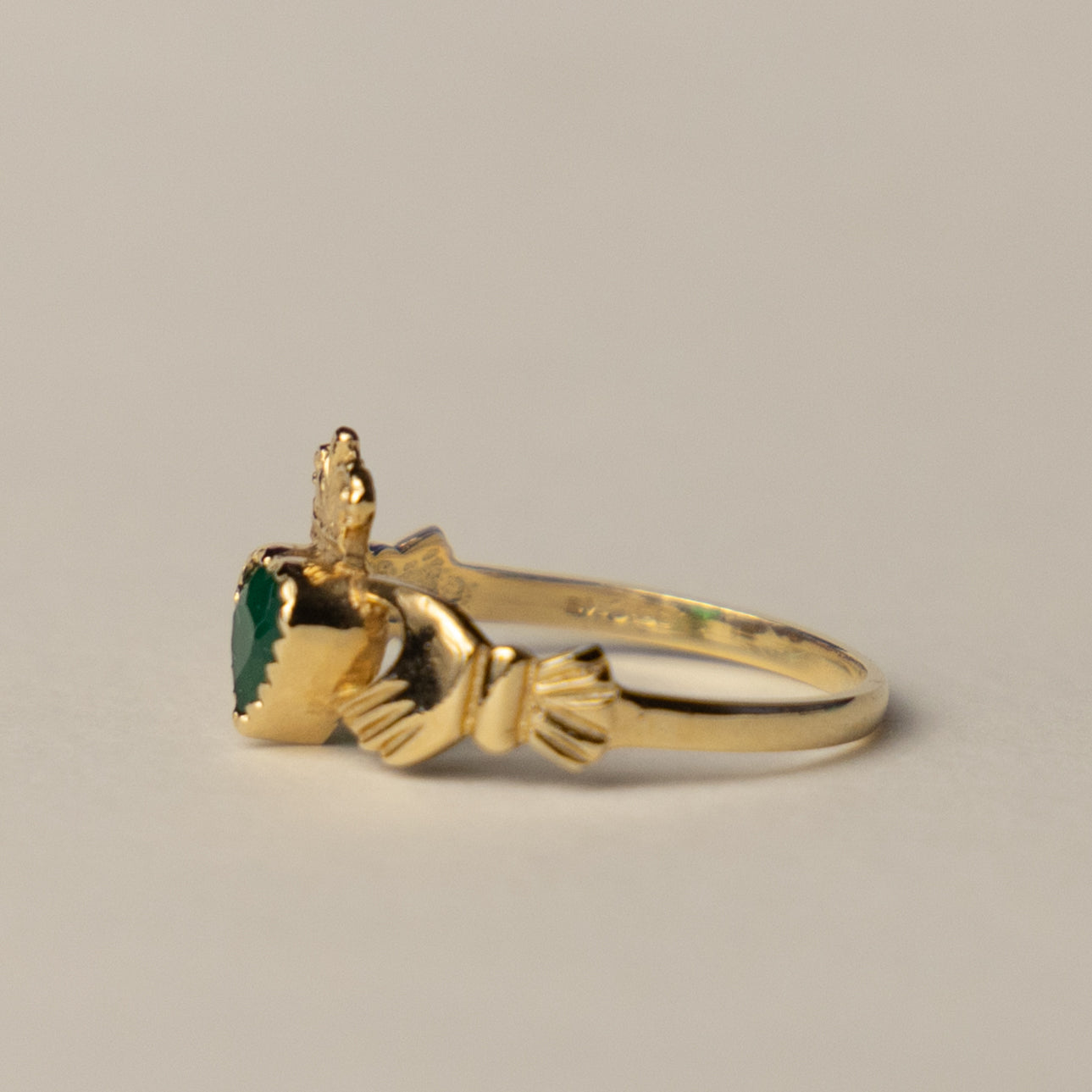 9ct gold claddagh emerald ring