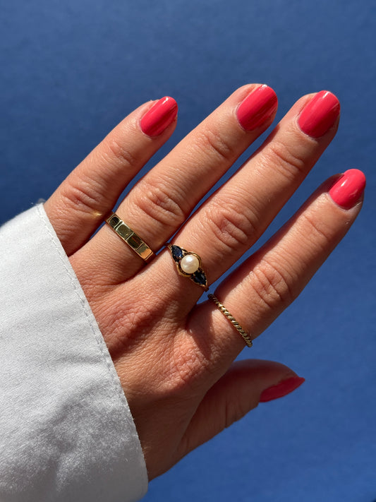 14 carat gold band ring