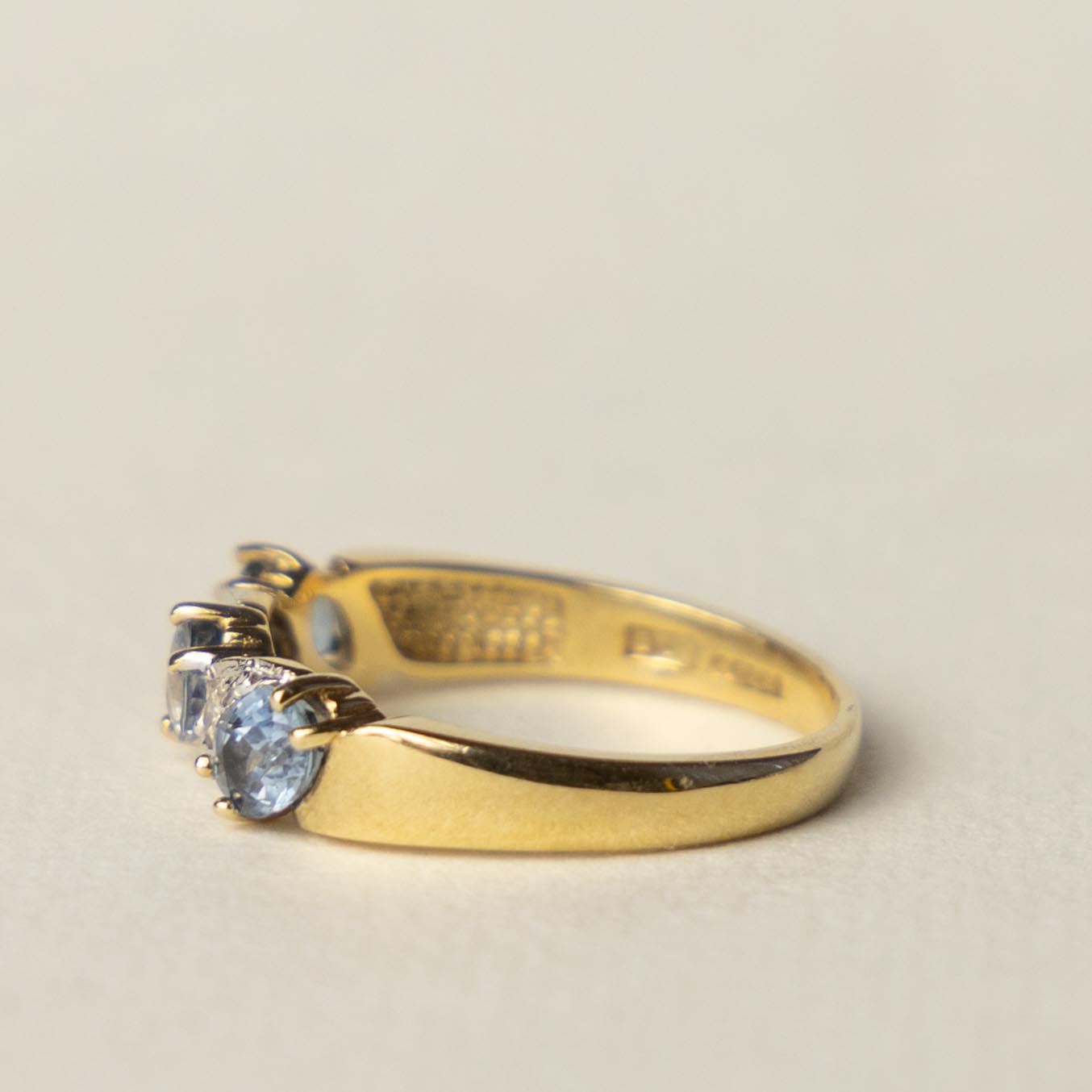 9ct London blue topaz & diamond
