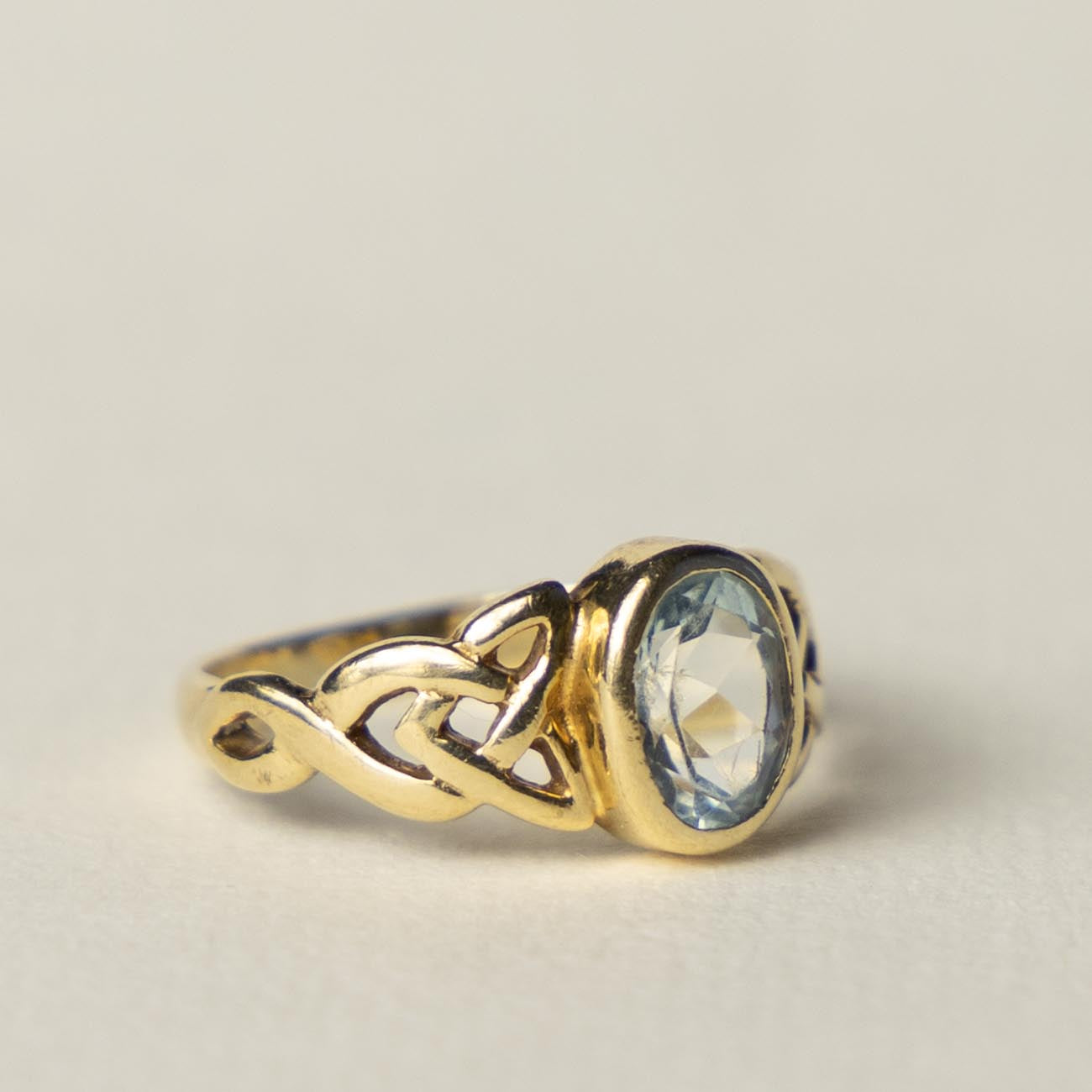 9ct aquamarine bezel set