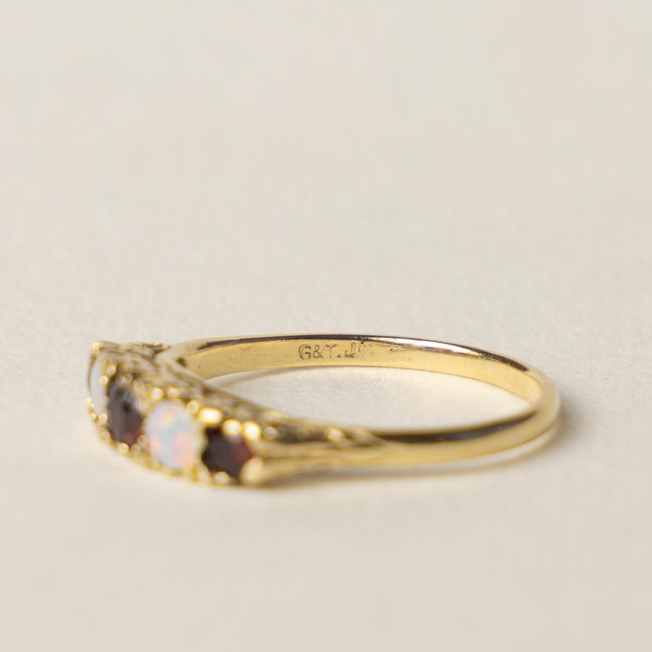 9ct opal & garnet boat