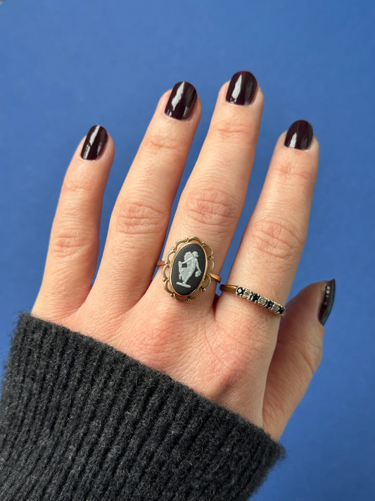 9ct Wedgewood cameo ring